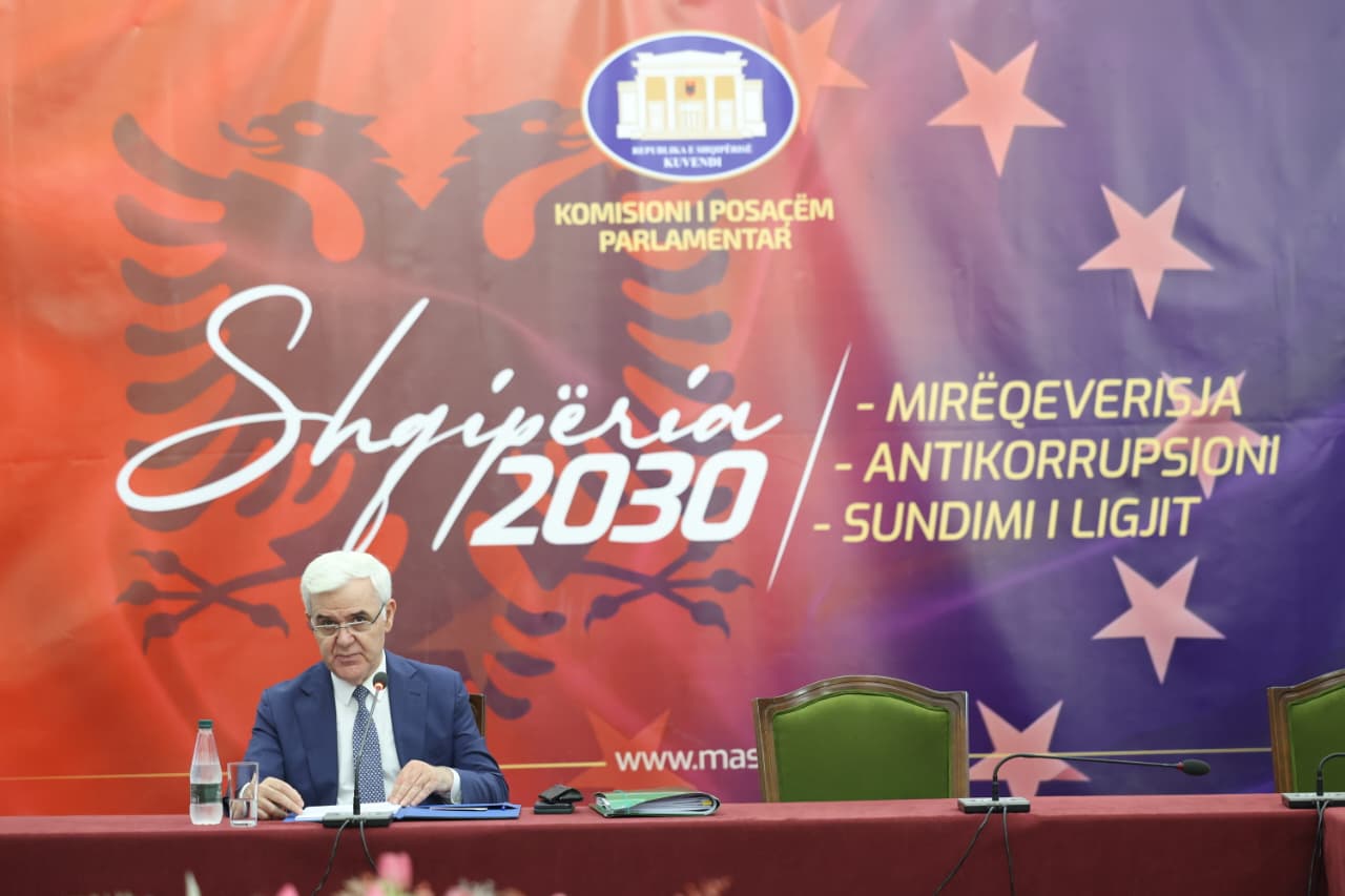 “Komisioni i Posaçëm e përmbushi qëllimin”, Xhafaj takim me gazetarët: Dokumenti Analitik dhe Plani Kombëtar i Veprimit janë dorëzuar në Kuvend